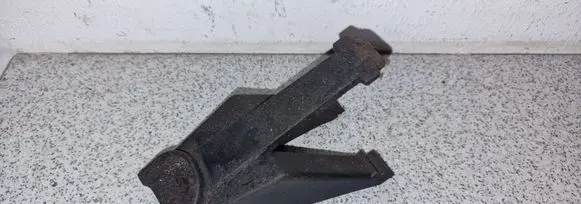 BMW 5 E34 Radiator mount bracket 1709332