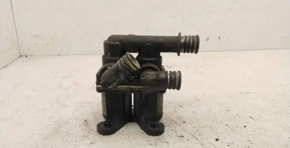 BMW 5 E34 Coolant heater control valve 1147412042