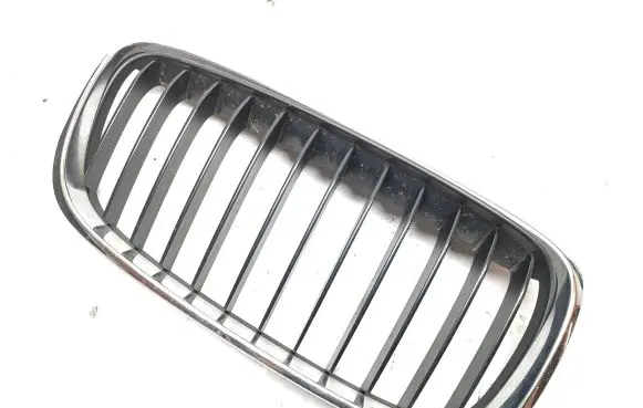 BMW 2 F46 Front grill 7300544