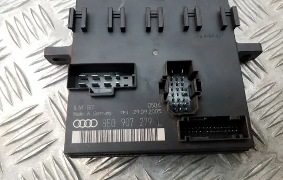 Audi A4 S4 B6 8E 8H Light module LCM 8E0907279L
