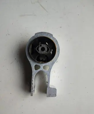 Peugeot 508 RXH Gearbox mounting bracket