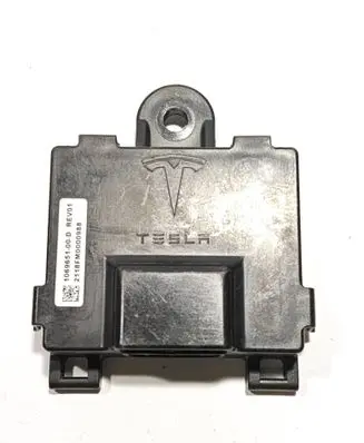 Tesla Model S Door control unit/module 106965100D 2118FM0000988 REW01