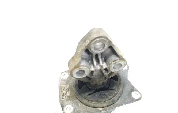 Opel Insignia A Engine mount bracket 13322173