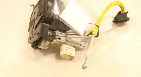 Audi A3 S3 8P Front door lock 4F1837015