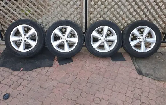 Nissan Qashqai R17 alloy rim 