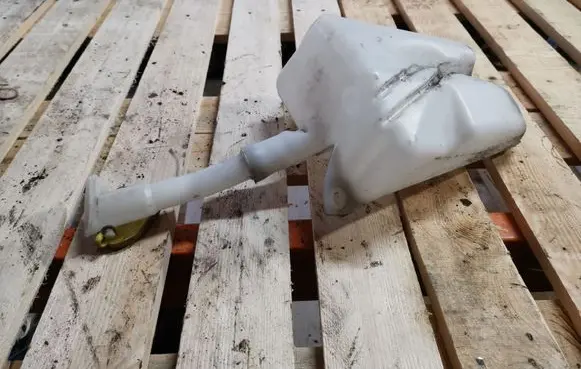 Renault Laguna II Windshield washer fluid reservoir/tank 