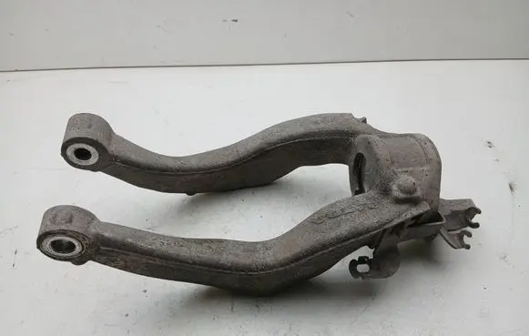 Volvo XC90 Lower shock absorber bracket 31681983