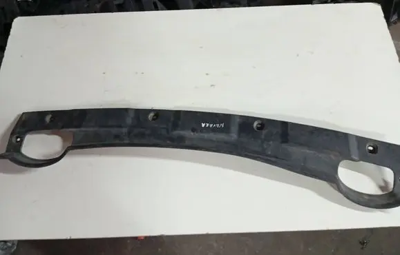 Front bumper lip