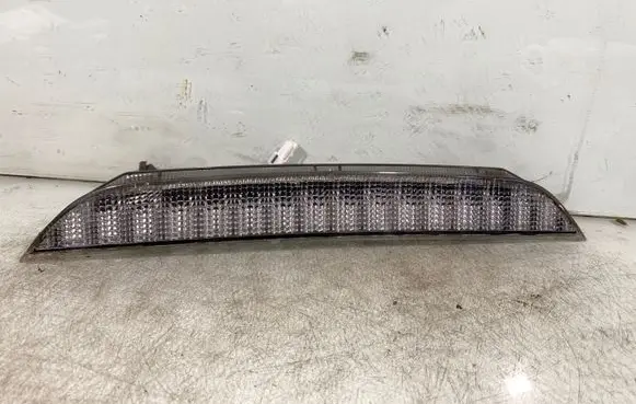 Mitsubishi Outlander Third/center stoplight
