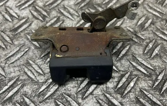 Opel Astra G Tailgate/trunk/boot lock/catch/latch 90563999