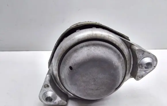 Mercedes-Benz GLK (X204) Engine mount bracket 
