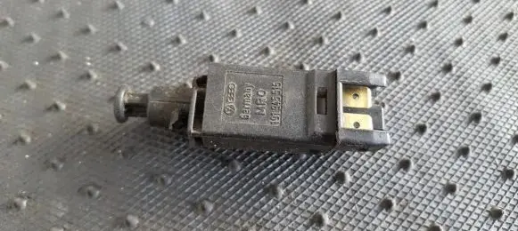 Volkswagen Golf III Brake pedal sensor switch 191945515 MRO191945515