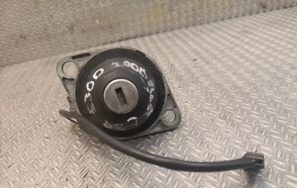BMW 5 E39 Tailgate/boot open switch button 