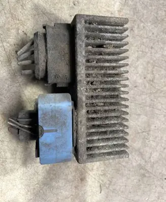 Opel Vivaro Glow plug pre-heat relay 8200558438A