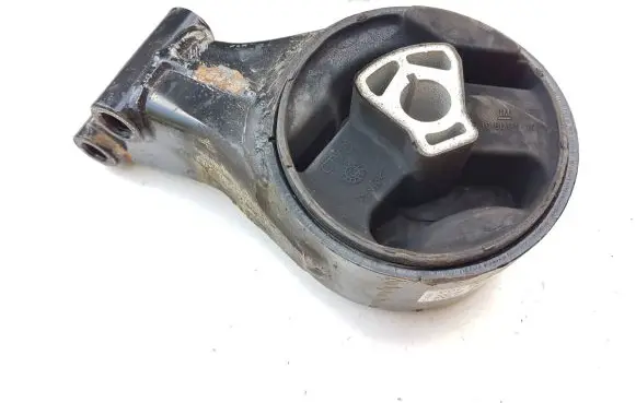 Opel Insignia A Engine mount bracket 13228303 210801919