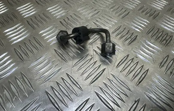 Volkswagen PASSAT B8 Fuel line pipe