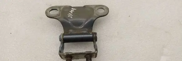 Toyota Avensis T250 Tailgate/trunk/boot hinge 6881005020