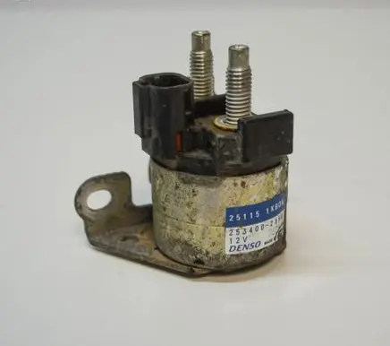 Nissan Juke I F15 Ignition relay 2534002850 251151KB0A