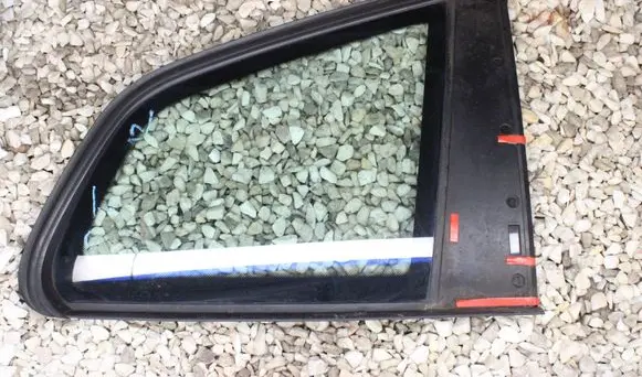 BMW X3 E83 Rear vent window glass 3413918