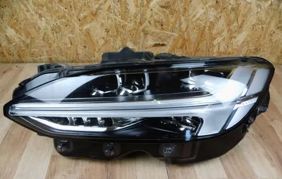 Volvo S90, V90 Headlight/headlamp 31468900