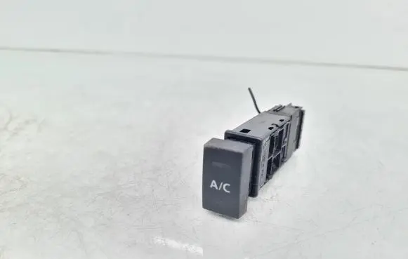 Land Rover Freelander Air conditioning (A/C) switch YUG500300PUY