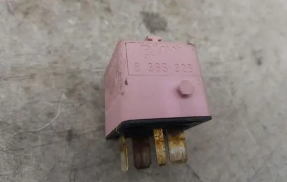 BMW 5 E39 Other relay 8365326 0332019168