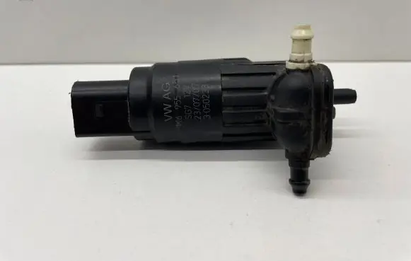 Volkswagen Golf V Windscreen/windshield washer pump 1K6955651