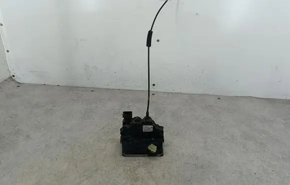 Opel Corsa D Front door lock 13258274