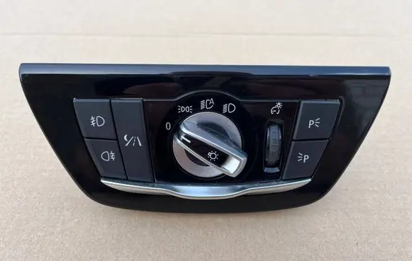 BMW 5 G30 G31 Light switch 6841887