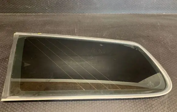 Volkswagen PASSAT B6 Rear side window E000190