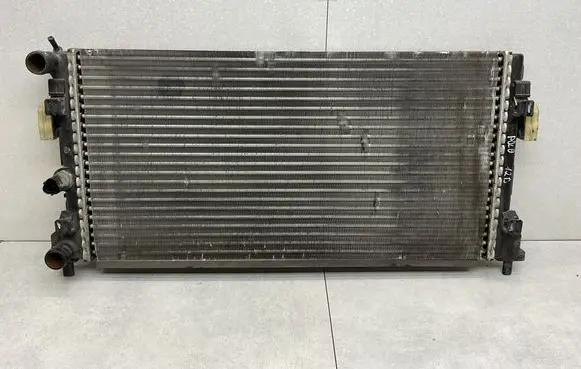 Volkswagen Polo V 6R Coolant radiator 