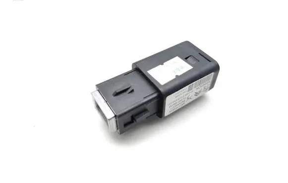 Peugeot 2008 II USB socket connector 98217039DX 9824334377 PLP0106033