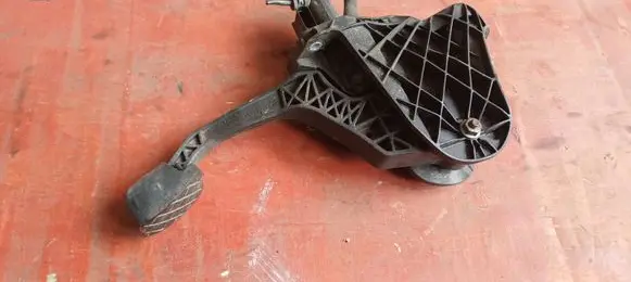 Volkswagen PASSAT B5.5 Clutch pedal 1K0721796