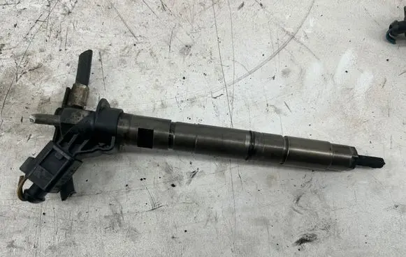 Audi A5 8T 8F Fuel injector 0445116015 059130277AR