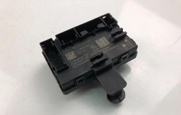 Volkswagen Tiguan Door control unit/module 5Q4959592M