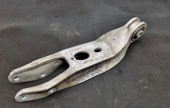 Audi Q7 4M Rear upper control arm/wishbone 4M0505311H 4M0505311J