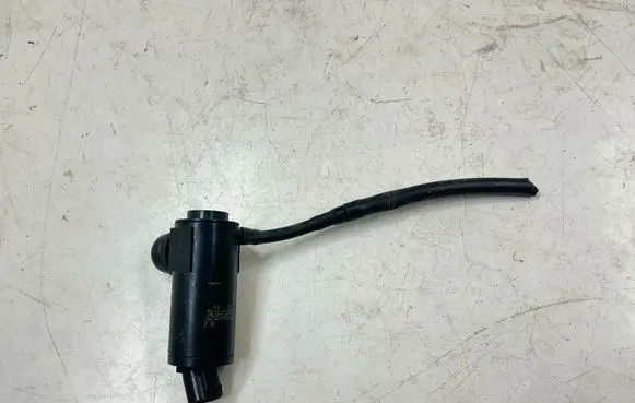 Subaru Forester SK Windscreen/windshield washer pump 0602107170 10G0 30052311