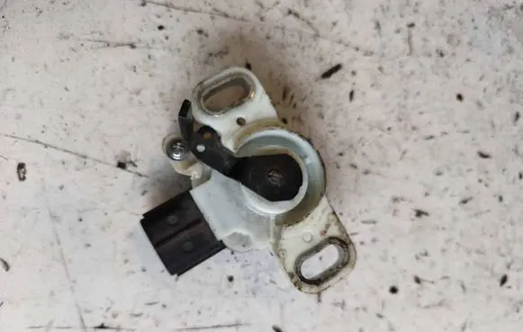 Toyota Prius+ (ZVW40) Brake pedal sensor switch 8951047050