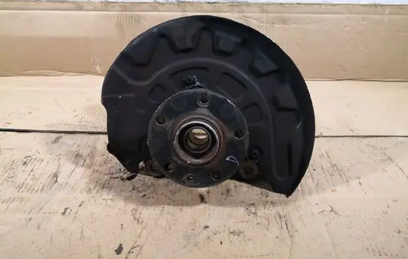 Volkswagen Golf VII Front wheel hub