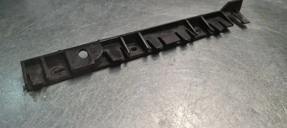 BMW 1 E82 E88 Fender mounting bracket 7118160