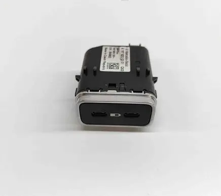 Mercedes-Benz GLE W167 USB socket connector A1678205201