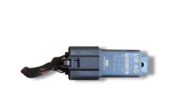 Volkswagen Jetta V Glow plug pre-heat relay 0522120504 038907281D