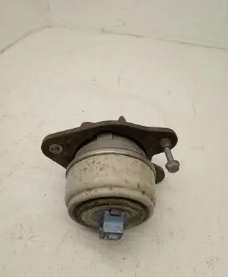 Mercedes-Benz S C217 Engine mount bracket A2222408300
