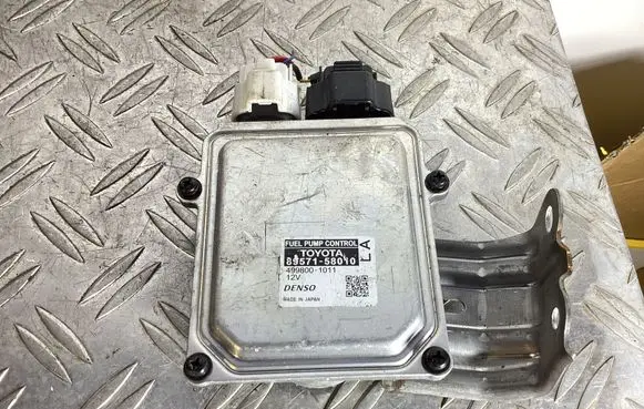 Lexus RX 450H Fuel injection pump control unit/module 8957158010 4998001011