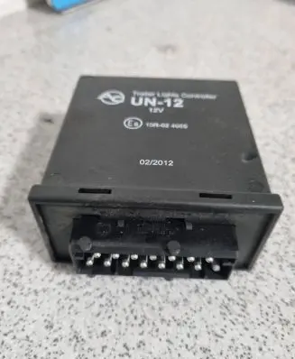 BMW 7 E38 Tow bar relay 10R024965 UN12 022012