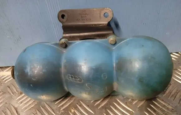 Vacuum air tank
