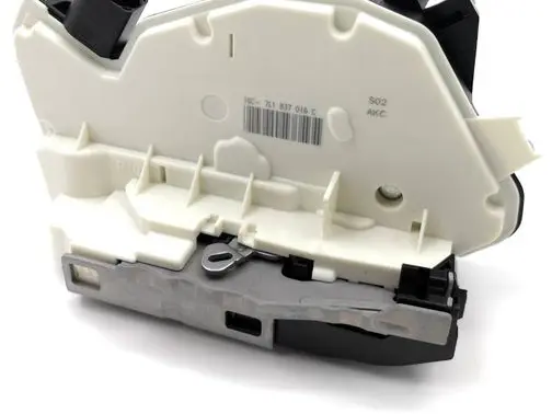 Volkswagen Multivan T6 Front door lock 7L1837016C