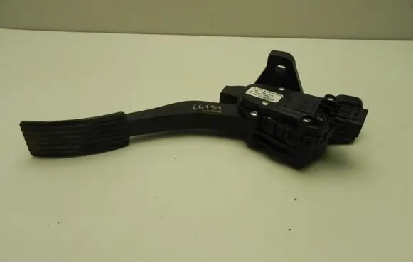 Mitsubishi Colt Accelerator throttle pedal MN125791 I6151
