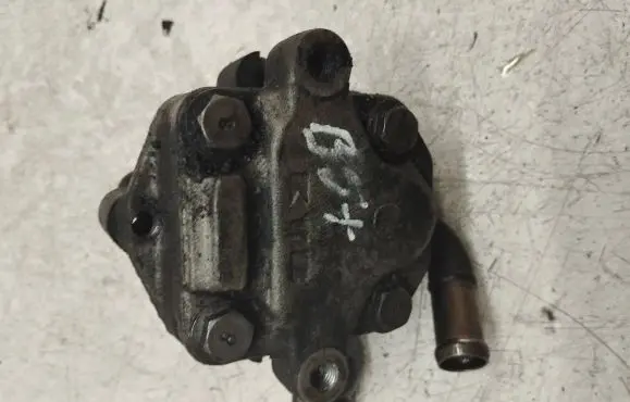 Volkswagen PASSAT B5.5 Vacuum pump