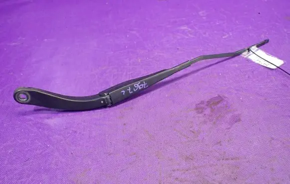Dacia Sandero Front wiper blade arm 288818586R